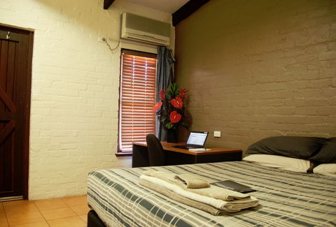 Newman Hotel Motel - Accommodation Mermaid Beach 1
