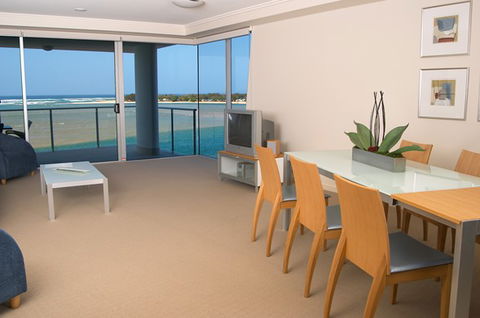 Waves Maroochy River - Accommodation Mermaid Beach 2