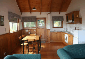 Daysy Hill Country Cottages - Accommodation Mermaid Beach 4