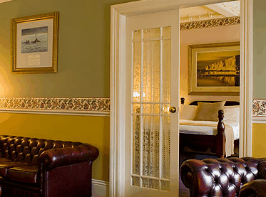 Hadleys Hotel - Accommodation Mermaid Beach 1