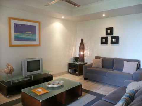 Bermuda Villas - Accommodation Mermaid Beach 3
