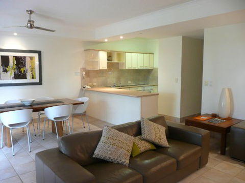 Bermuda Villas - Accommodation Mermaid Beach 4
