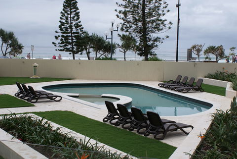 Zenith Apartments - Accommodation Mermaid Beach 3