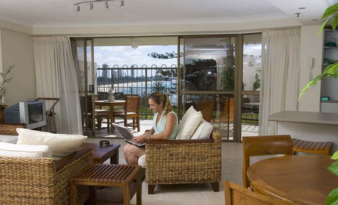 Gemini Court Holiday Apartments - Accommodation Mermaid Beach 2