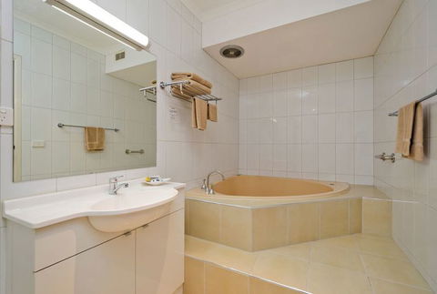 Comfort Inn & Suites - Accommodation Mermaid Beach 3