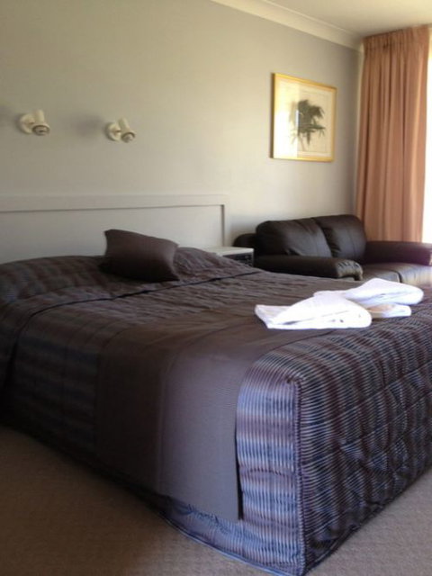 Town & Country Motor Inn Forbes - Accommodation Mermaid Beach 3