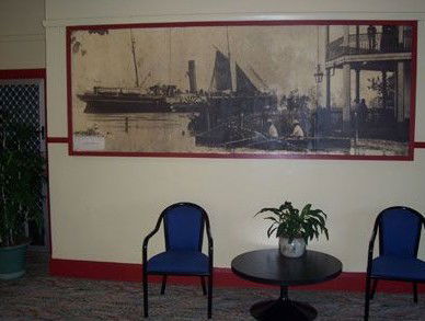 Crown Hotel Motel - Accommodation Mermaid Beach 1