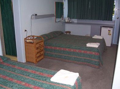 Crown Hotel Motel - Accommodation Mermaid Beach 4