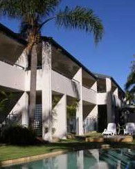 Noosa Parade Holiday Inn - Accommodation Mermaid Beach 2