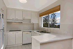 Le Beach Apartments - Accommodation Mermaid Beach 2