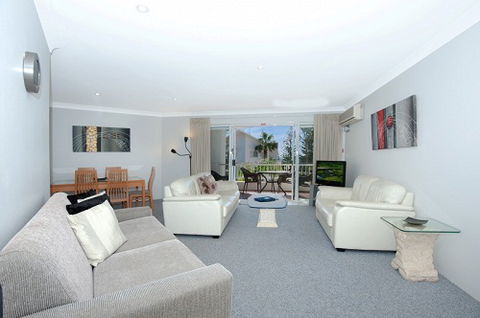 Le Beach Apartments - Accommodation Mermaid Beach 5