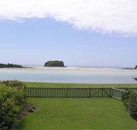 Waterfront Villa - Accommodation Mermaid Beach