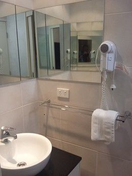L'Auberge Noosa - Accommodation Mermaid Beach 2