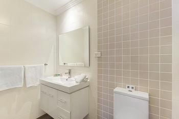 Checkers Resort & Conference Centre - Accommodation Mermaid Beach 5