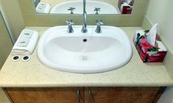 Glen Inn - Accommodation Mermaid Beach 2