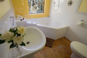 Bendles Cottages And Country Villas - Accommodation Mermaid Beach 10
