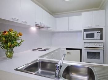 Kimberley Gardens Hotel & Serviced Apartments - Accommodation Mermaid Beach 1