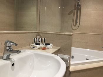 Kimberley Gardens Hotel & Serviced Apartments - Accommodation Mermaid Beach 7