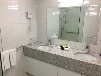 Kimberley Gardens Hotel & Serviced Apartments - Accommodation Mermaid Beach 8