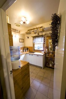 Montville Attic - Accommodation Mermaid Beach 2
