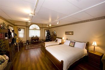 Montville Attic - Accommodation Mermaid Beach 3