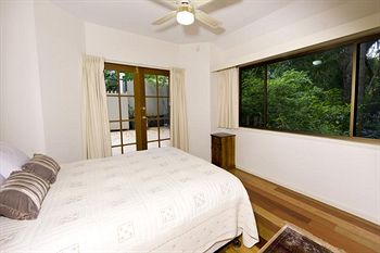 Montville Attic - Accommodation Mermaid Beach 5