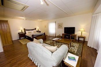 Montville Attic - Accommodation Mermaid Beach 8