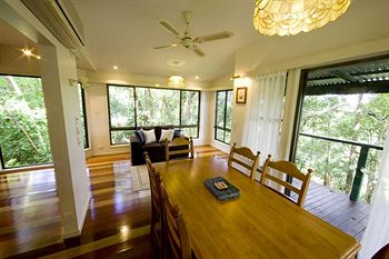 Montville Attic - Accommodation Mermaid Beach 9