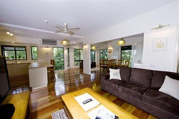 Montville Attic - Accommodation Mermaid Beach 10