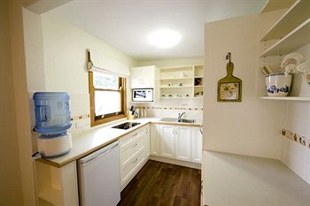 Montville Attic - Accommodation Mermaid Beach 13