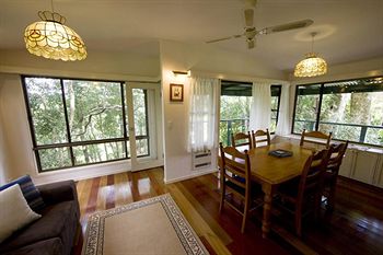 Montville Attic - Accommodation Mermaid Beach 15