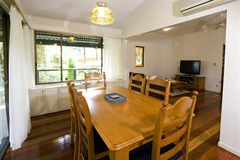 Montville Attic - Accommodation Mermaid Beach 16