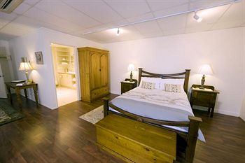 Montville Attic - Accommodation Mermaid Beach 20
