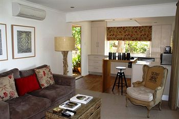 Arabella Guesthouse - Accommodation Mermaid Beach 7