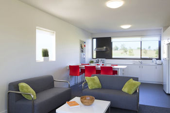 Western Sydney University Village-Campbelltown Campus - Accommodation Mermaid Beach 3
