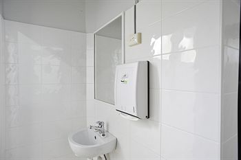 The Lakes Hotel - Accommodation Mermaid Beach 7