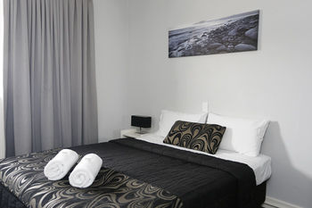 The Lakes Hotel - Accommodation Mermaid Beach 25