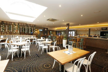 The Lakes Hotel - Accommodation Mermaid Beach 43