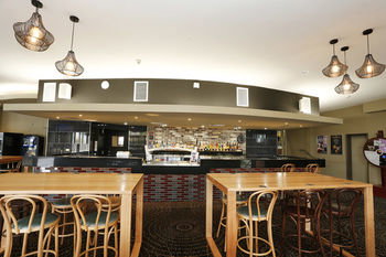 The Lakes Hotel - Accommodation Mermaid Beach 45