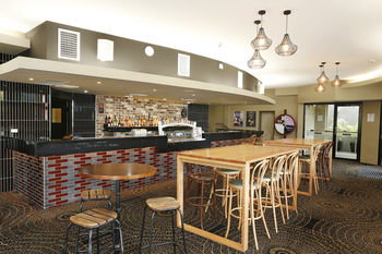 The Lakes Hotel - Accommodation Mermaid Beach 46
