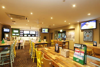 The Lakes Hotel - Accommodation Mermaid Beach 51