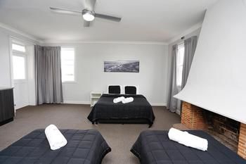 The Lakes Hotel - Accommodation Mermaid Beach 56