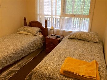 Australian Home Away @ Doncaster Grange Park - Accommodation Mermaid Beach 6