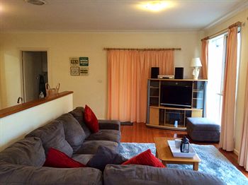 Australian Home Away @ Doncaster Grange Park - Accommodation Mermaid Beach 14