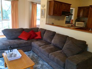 Australian Home Away @ Doncaster Grange Park - Accommodation Mermaid Beach 17