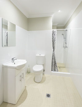 Sydney Student Living - Hostel - Accommodation Mermaid Beach 1