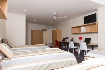 Sydney Student Living - Hostel - Accommodation Mermaid Beach 11