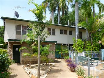 Palm Court Budget Motel Hostel/Backpackers - Accommodation Mermaid Beach 2