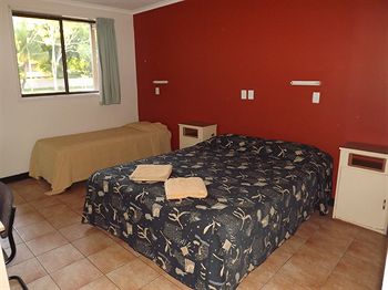 Palm Court Budget Motel Hostel/Backpackers - Accommodation Mermaid Beach 3