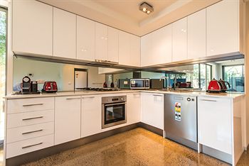 Orange Serviced Apartment - Accommodation Mermaid Beach 5